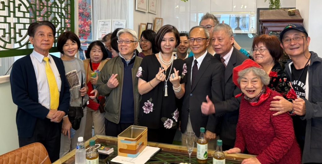 Featured image for “20251209陳文鑾校友出版《靈詩花語》 與讀者分享生命筆記”